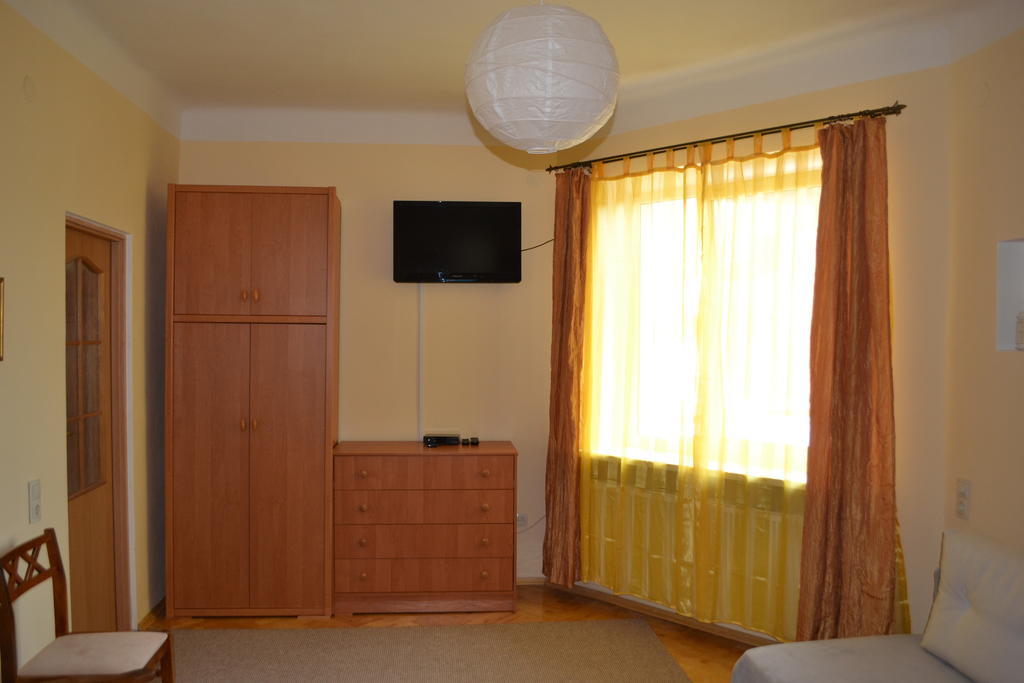Near Citadel Apartment Lviv Ruang foto